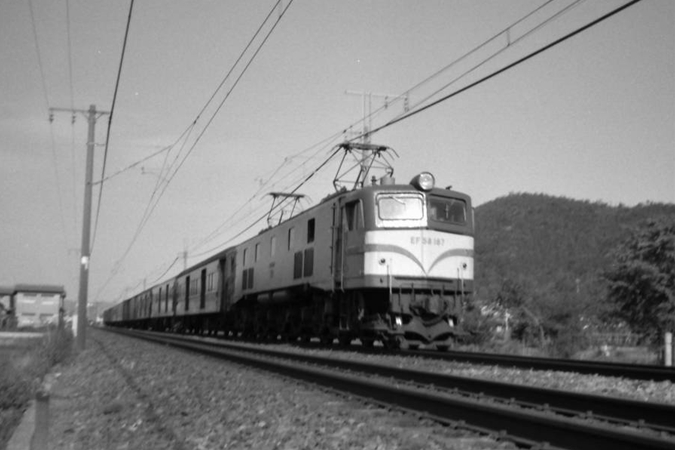 特集：流線形の傑作機「EF58形」 - 日本の旅・鉄道見聞録